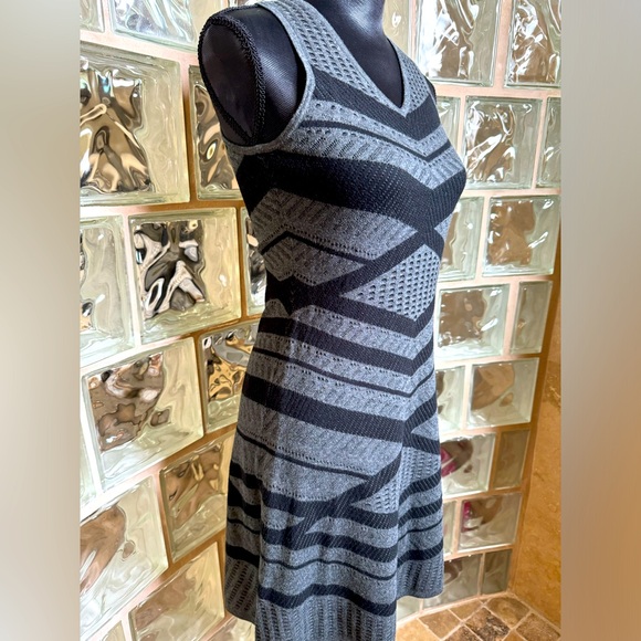 MOSSIMO Sleeveless Sweater Dress with Geometric Pattern. Women’s Size XS. - Picture 4 of 7